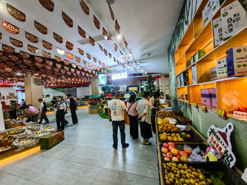 1760169960908009.jpg 5超市购物 张平 摄.jpg