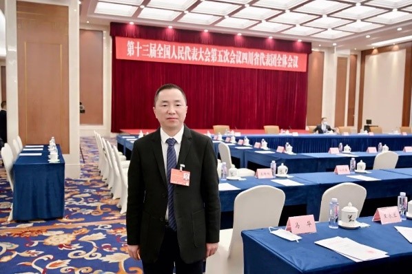 于东.jpg