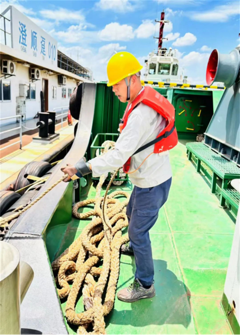 1755496080630964.jpg 江阴港口集团:不惧“烤”验 定格高温下的坚守990.jpg