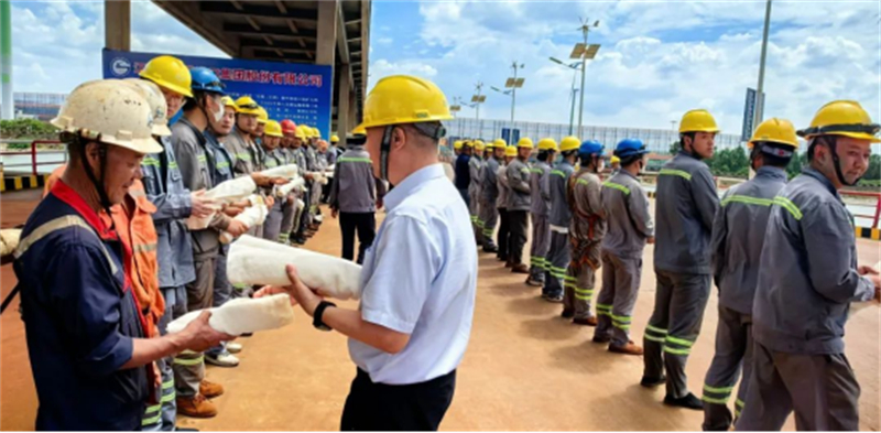 1755496086221070.jpg 江阴港口集团:不惧“烤”验 定格高温下的坚守1391.jpg